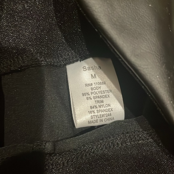 NWT tummy control leather leggings in size M - Picture 5 of 7